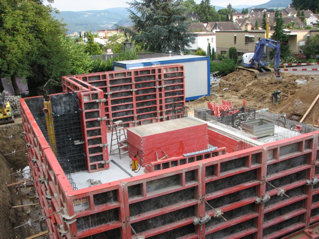 Es geht in die Höhe: Die Kellerwände werden betoniert | Hausbautagebuch